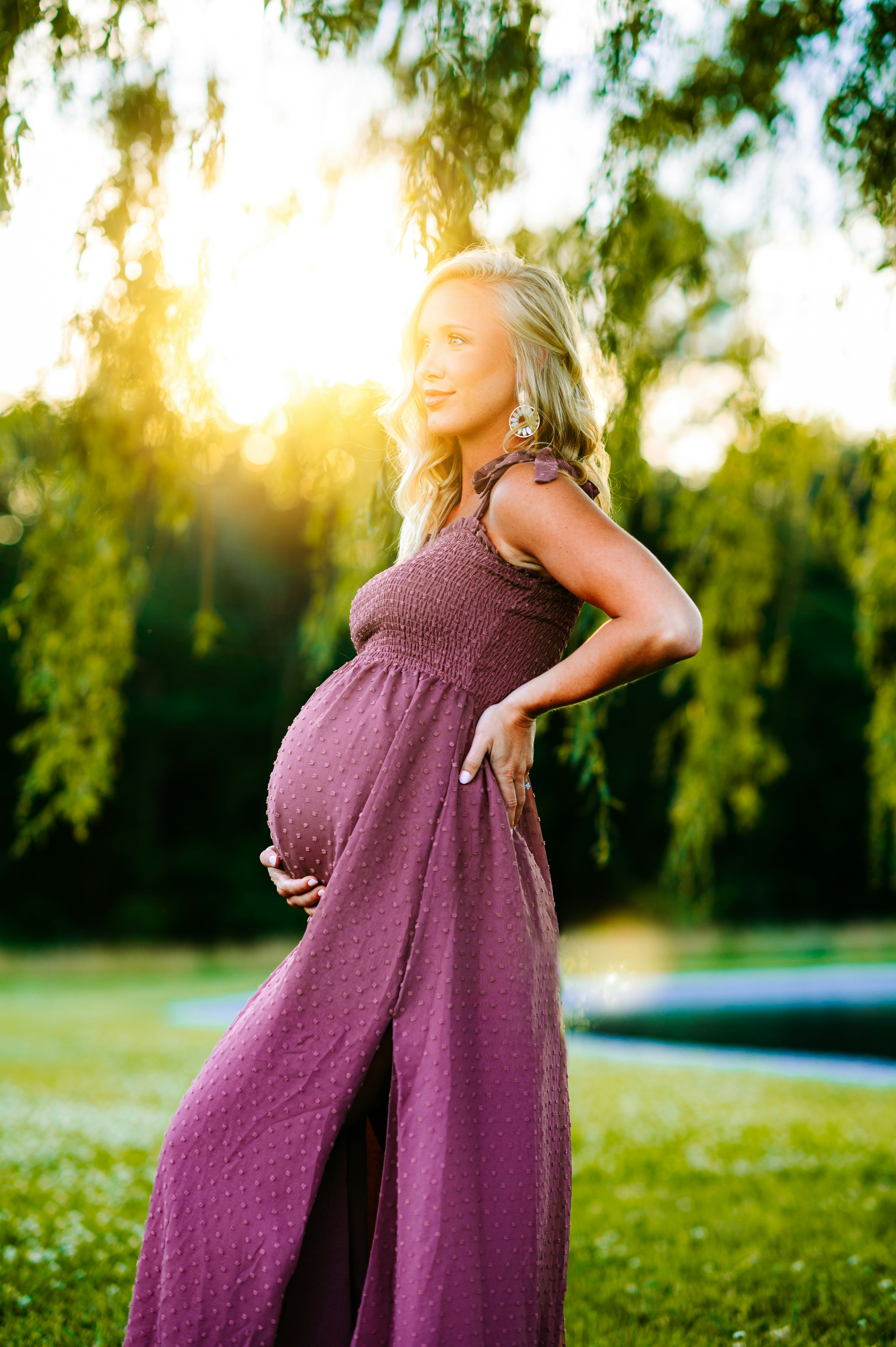 Third trimester comfortable maternity outfit maxi dress
