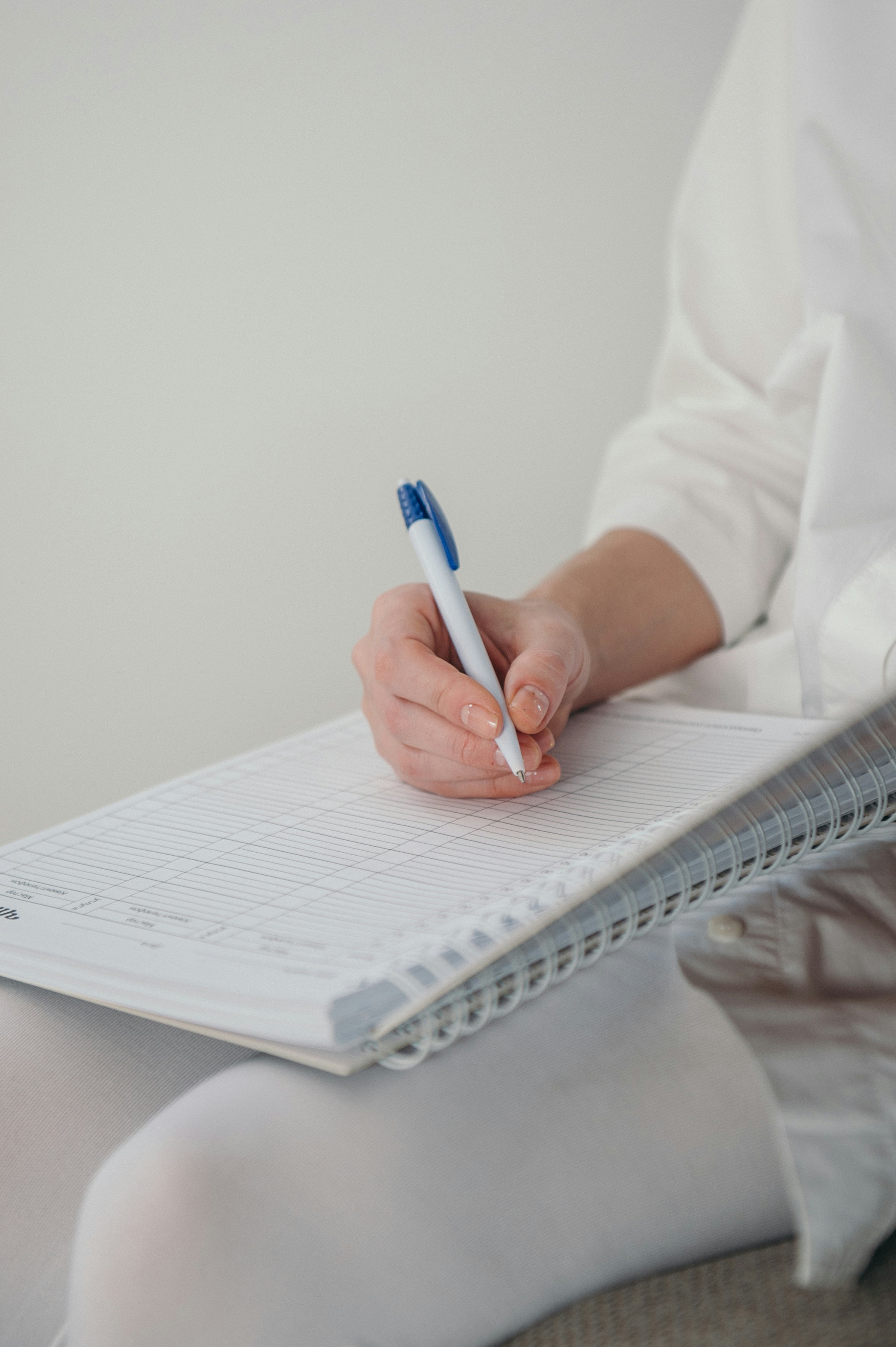 Second trimester pregnancy checklist — expecting mama planning with a notebook